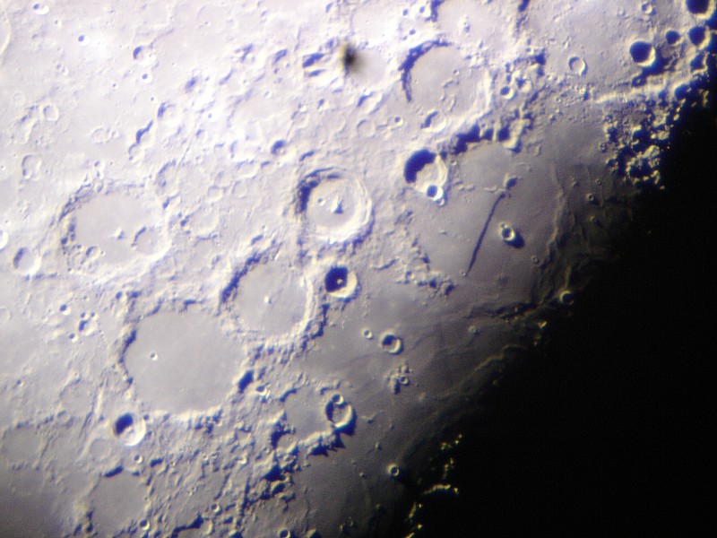 la-lune-vue-par-telescope-neuchatel