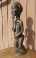 sculpture-africaine-homme-avec-une-longue-barbe
